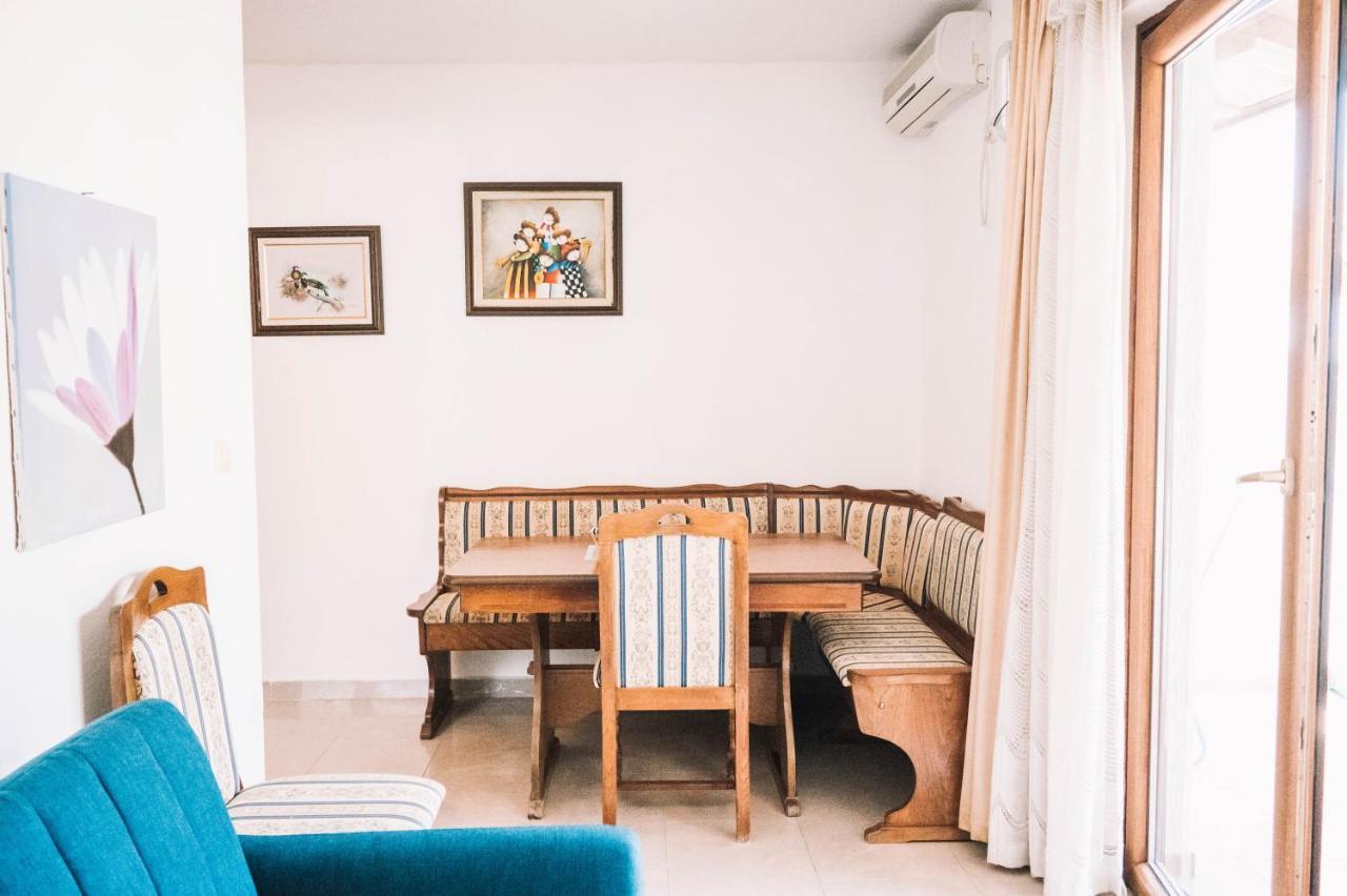 Bivalvia Apartments