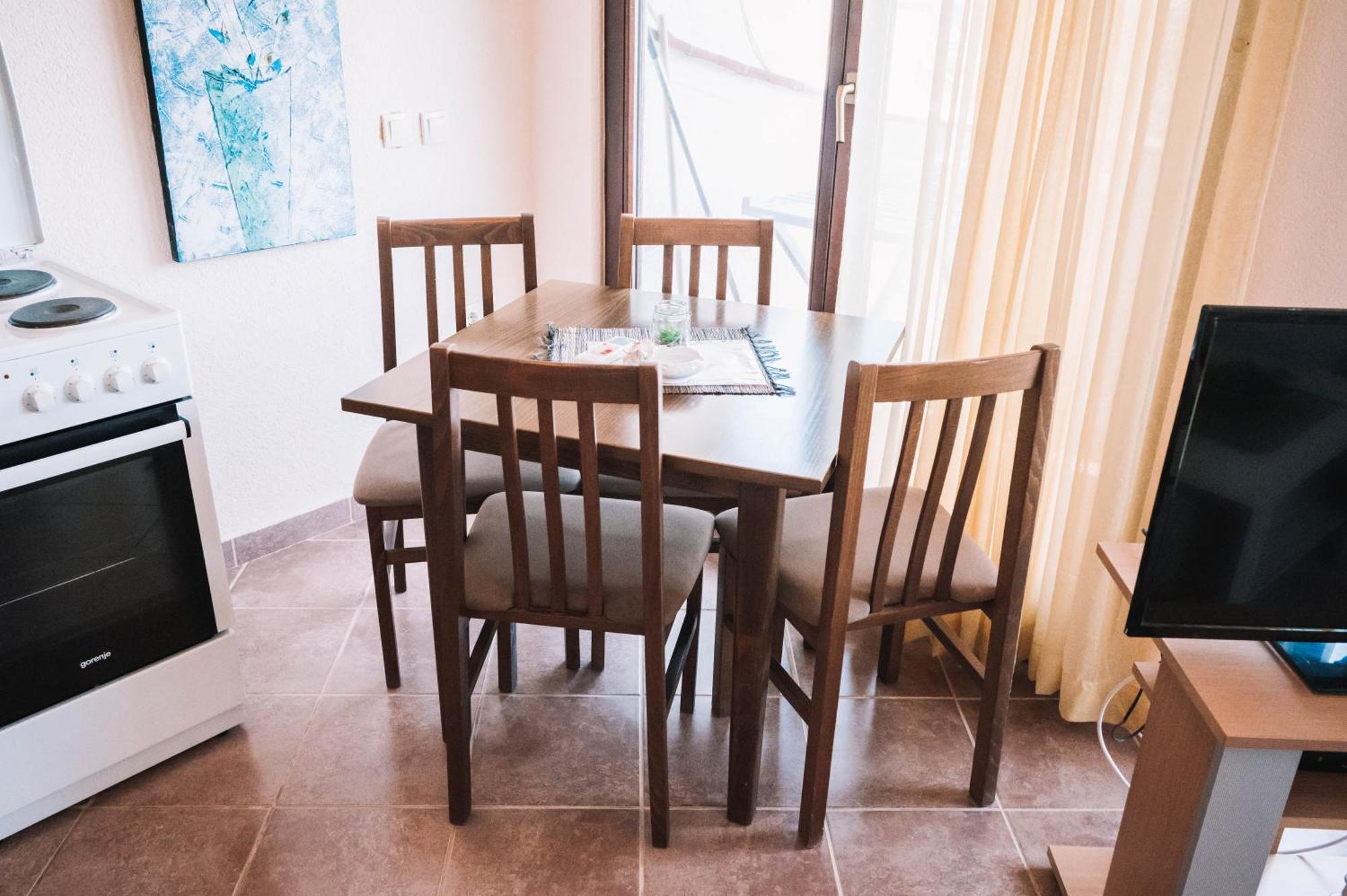 Bivalvia Apartments
